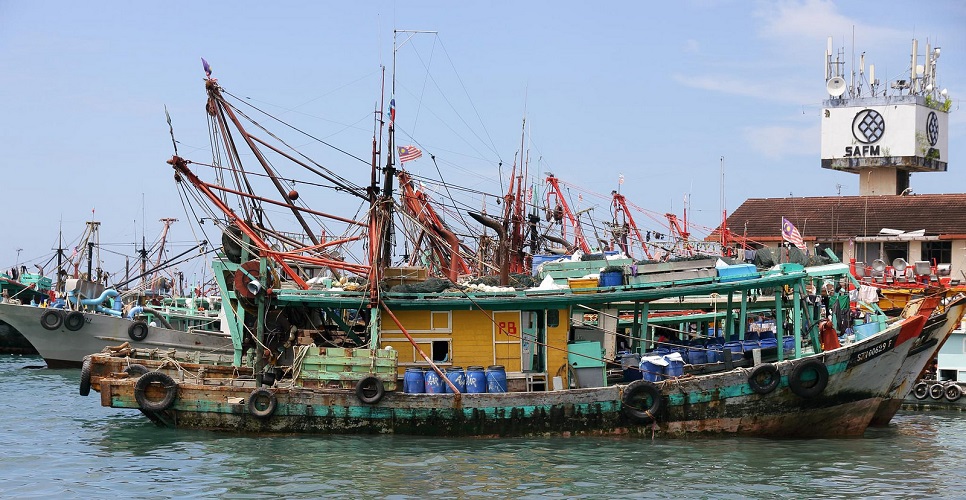 Fishing trawlers in Kota Kinabalu, Sabah, Malaysia. Photo by stratman², Flickr.