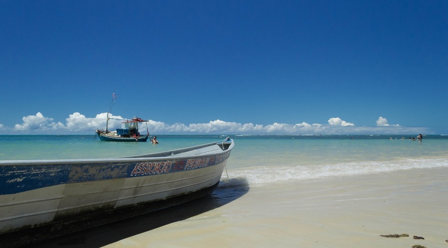 Praia dos coqueiros, Bahia state, Brazil. Photo from Pxhere, CC0 Public Domain.