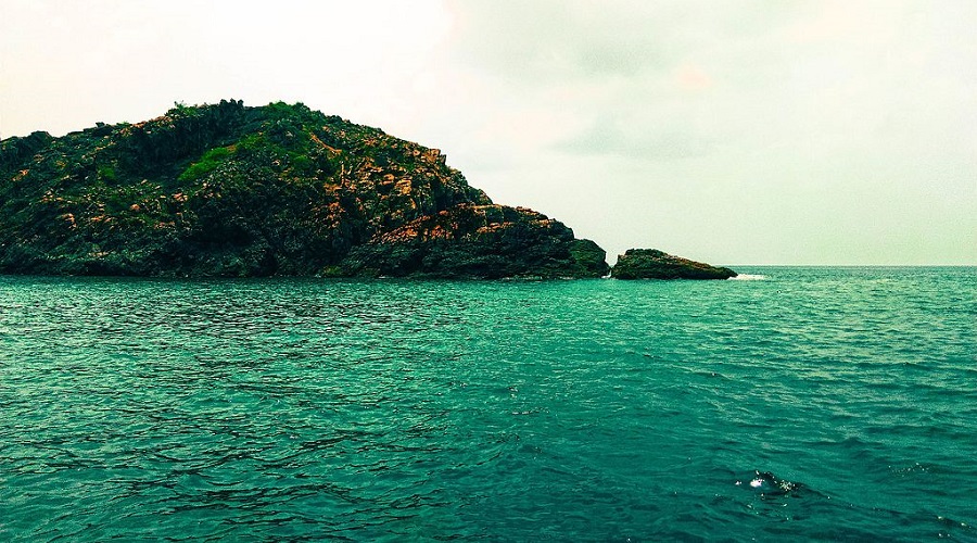 Turquoise water Arabian Sea diving spot