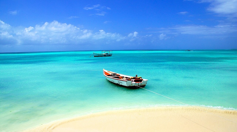 Turquoise waters in Los Roques National Park in Venezuela